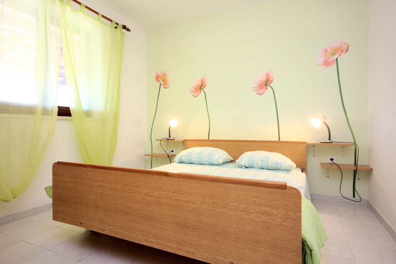 Apartment Tri Zala 174b Zrnovo Bagian luar foto